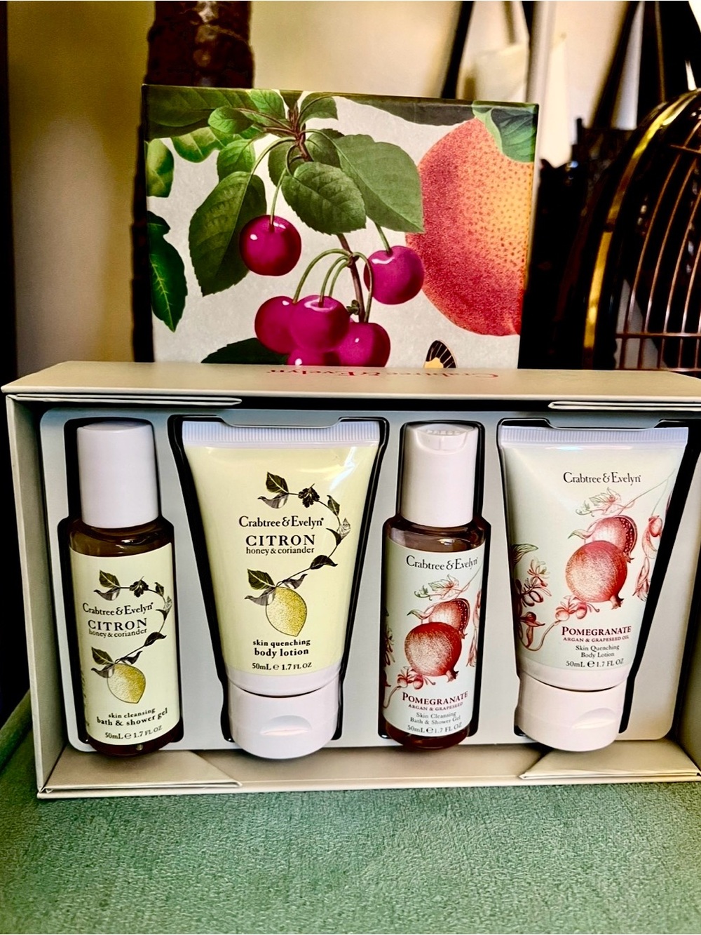 Crabtree & Evelyn mini botanical bath and body gift set NEW Gift Box